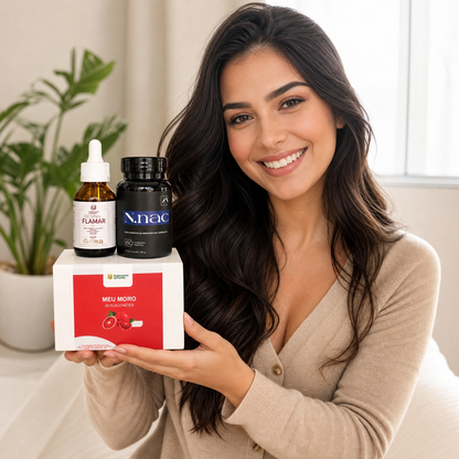 Mulher segurando o Kit Meu Moro – lifestyle